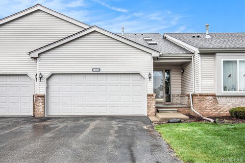 16005 Wilson St, Grand Blanc, MI, 48439-7208 | Card Image