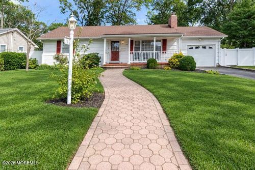 126 Forest Rd, Brick, NJ, 08724-3640 | Card Image