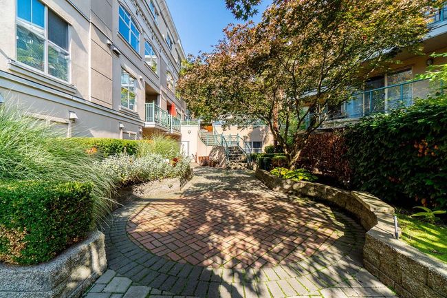 208 - 332 Lonsdale Avenue, Condo with 2 bedrooms, 1 bathrooms and 2 parking in North Vancouver BC | Image 33