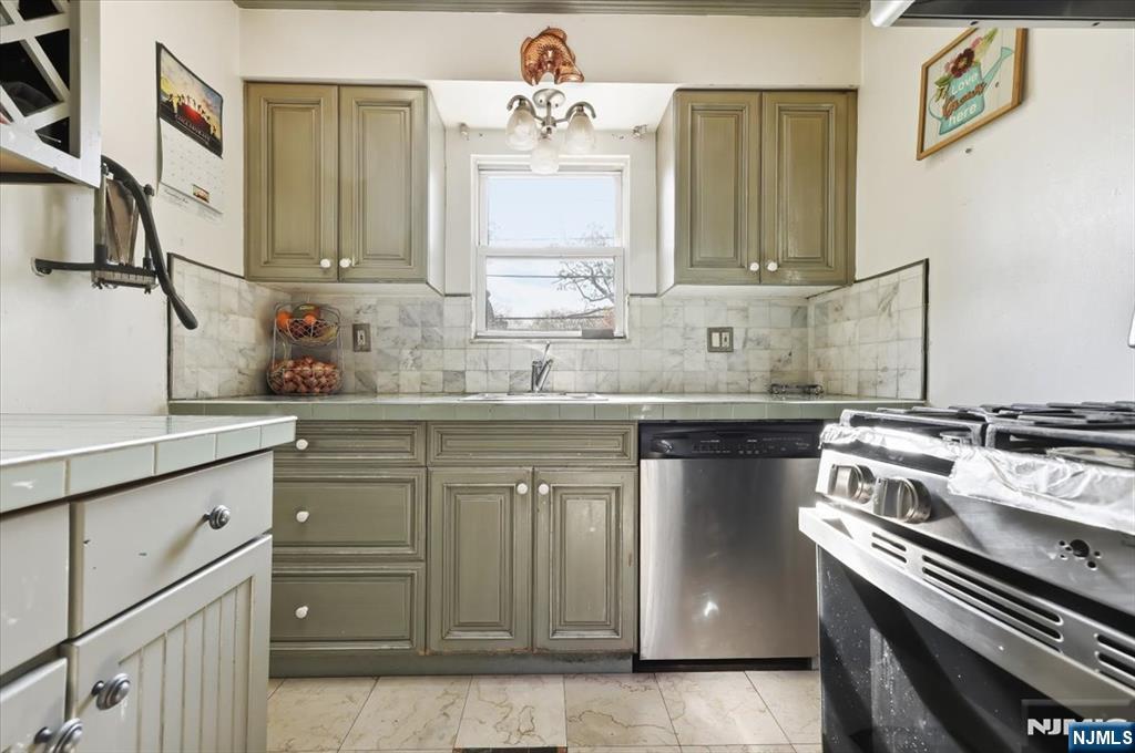 Residential Lease in Englewood 4