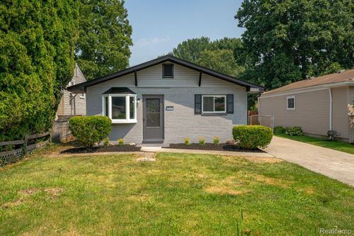 39588 Chart St, Harrison Township, MI, 48045-1723 | Card Image