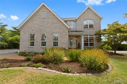 9112 Old Bonhomme Rd, Olivette, MO, 63132-4418 | Card Image
