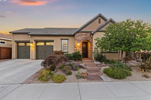 1748 Veneto Ln, Brentwood, CA, 94513-5277 | Card Image