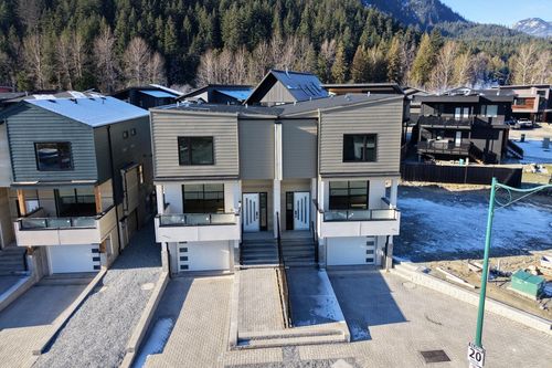 1002 Phare Cres, Pemberton, BC, V0N | Card Image
