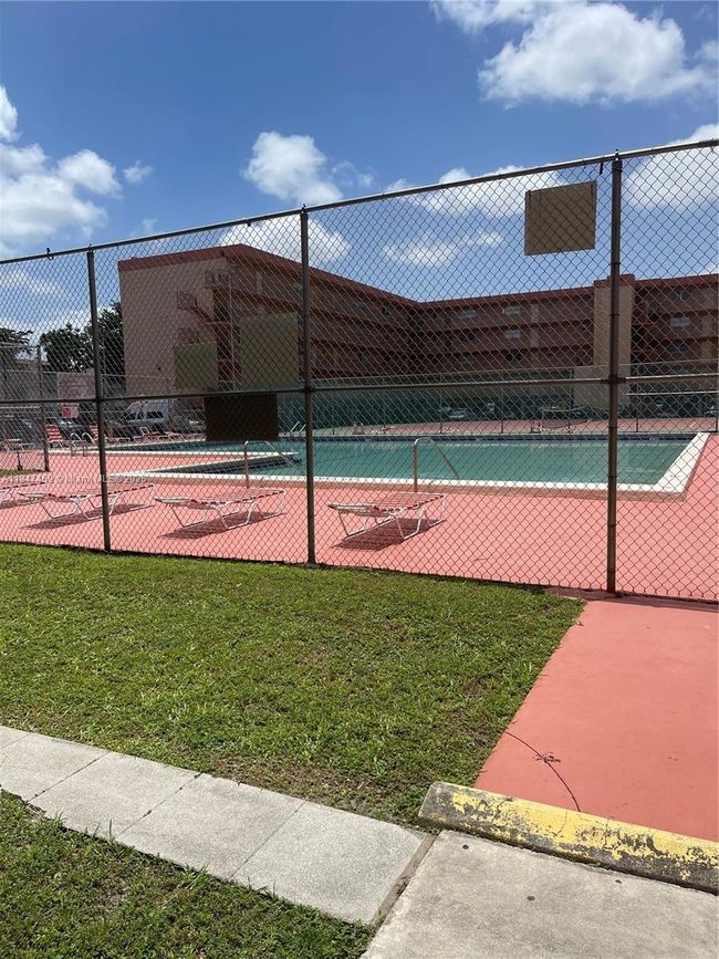 APT-3127 - 1810 W 56 Th St, Condo with 2 bedrooms, 1 bathrooms and null parking in Hialeah FL | Image 7