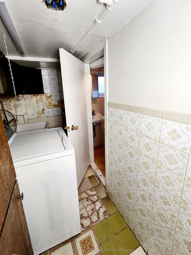 635 Coxwell Ave, House attached with 3 bedrooms, 2 bathrooms and null parking in Toronto ON | Image 30