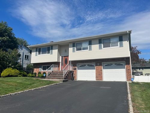 206 Howard Ave, Orangeburg, NY, 10962-2315 | Card Image