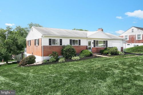2988 Bradley Ave, DALLASTOWN, PA, 17313-9535 | Card Image