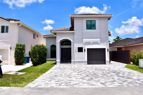 7963 Nw 195th Ter, Hialeah, FL, 33015 | Card Image