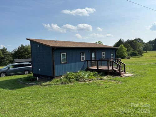 490 County Line Rd, Stony Point, NC, 28678-9146 | Card Image