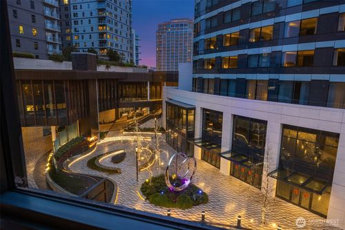 unit-311-889 Avenue Sq Ne, Bellevue, WA, 98004-6321 | Card Image