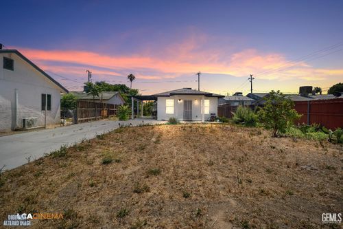 702 Lilac St, Bakersfield, CA, 93308 | Card Image