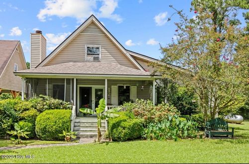 208 Dixon Cir, Washington, NC, 27889-3943 | Card Image