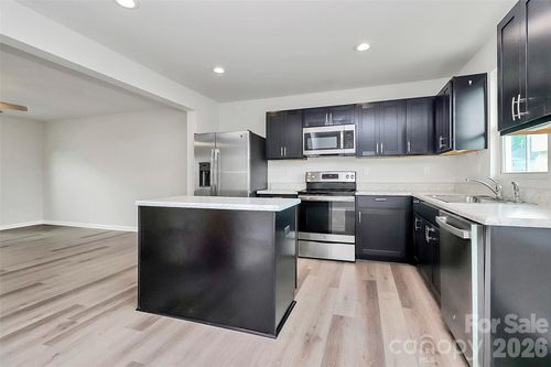 6320 Cutwater Cir, Charlotte, NC, 28269-3583 | Card Image