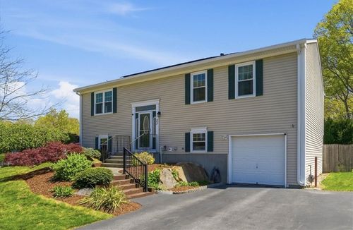 23 Moss Ln, Coventry, RI, 02816-8281 | Card Image