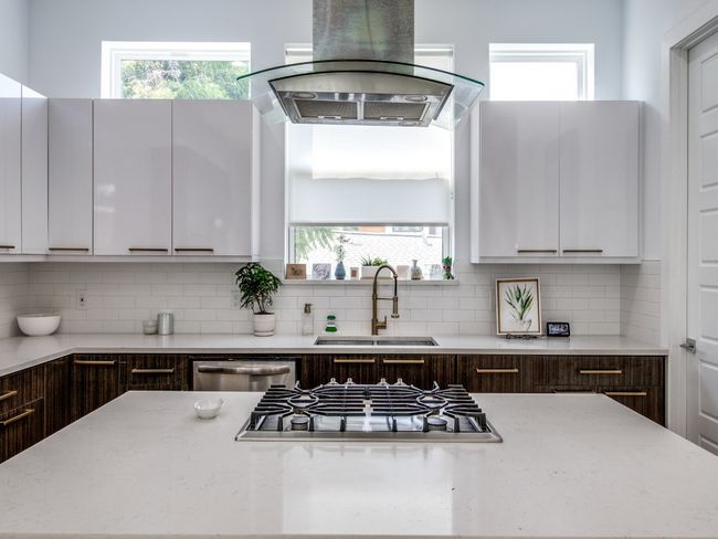 Kitchen with extractor fan, stainless steel appliances, decorative backsplash, and modern cabinets | Image 12