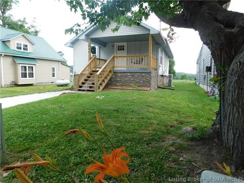 237 E Karnes Ct, Pekin, IN, 47165-7968 | Card Image