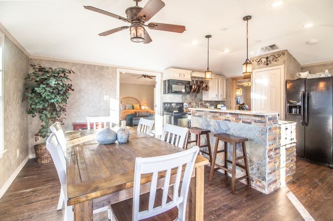 148 Pony Express Trl, House other with 3 bedrooms, 2 bathrooms and null parking in Buffalo Springs TX | Image 8
