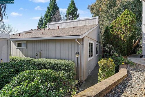 717 Beelard Dr, Vacaville, CA, 95687-5849 | Card Image