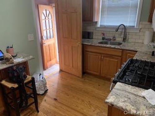 114 Lexington Ave, Franklin Square, NY, 11010-2830 | Card Image