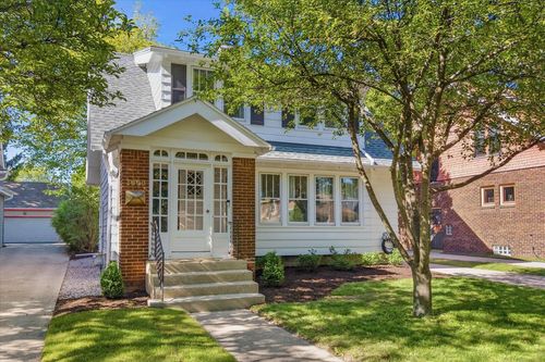 1900 E Marion Street, Shorewood, WI, 53211 | Card Image