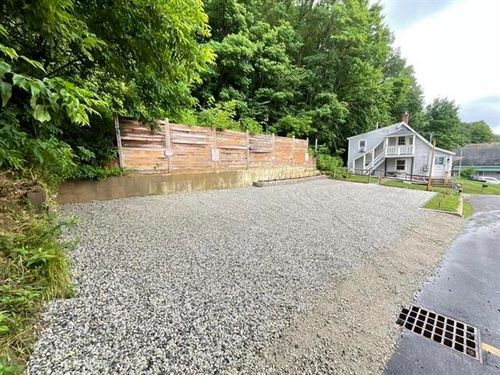 9 Granite St, Hooksett, NH, 03106-1411 | Card Image