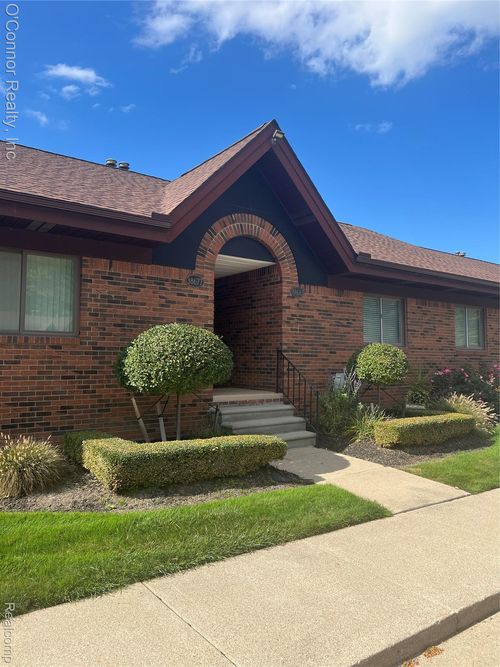 38683 Harrison Creek Ct, Harrison Township, MI, 48045-2057 | Card Image