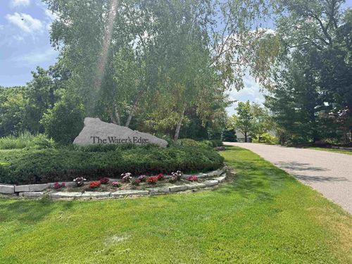 41-S8749 Waters Edge Way, Prairie Du Sac, WI, 53578-9657 | Card Image