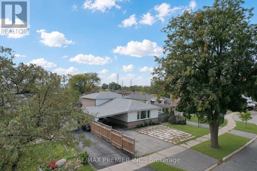7 Artech Court, Toronto (Black Creek), ON, M3N1R3 | Card Image