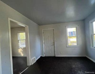 369 Seward Street, Home with 2 bedrooms, 1 bathrooms and null parking in Pontiac MI | Image 3