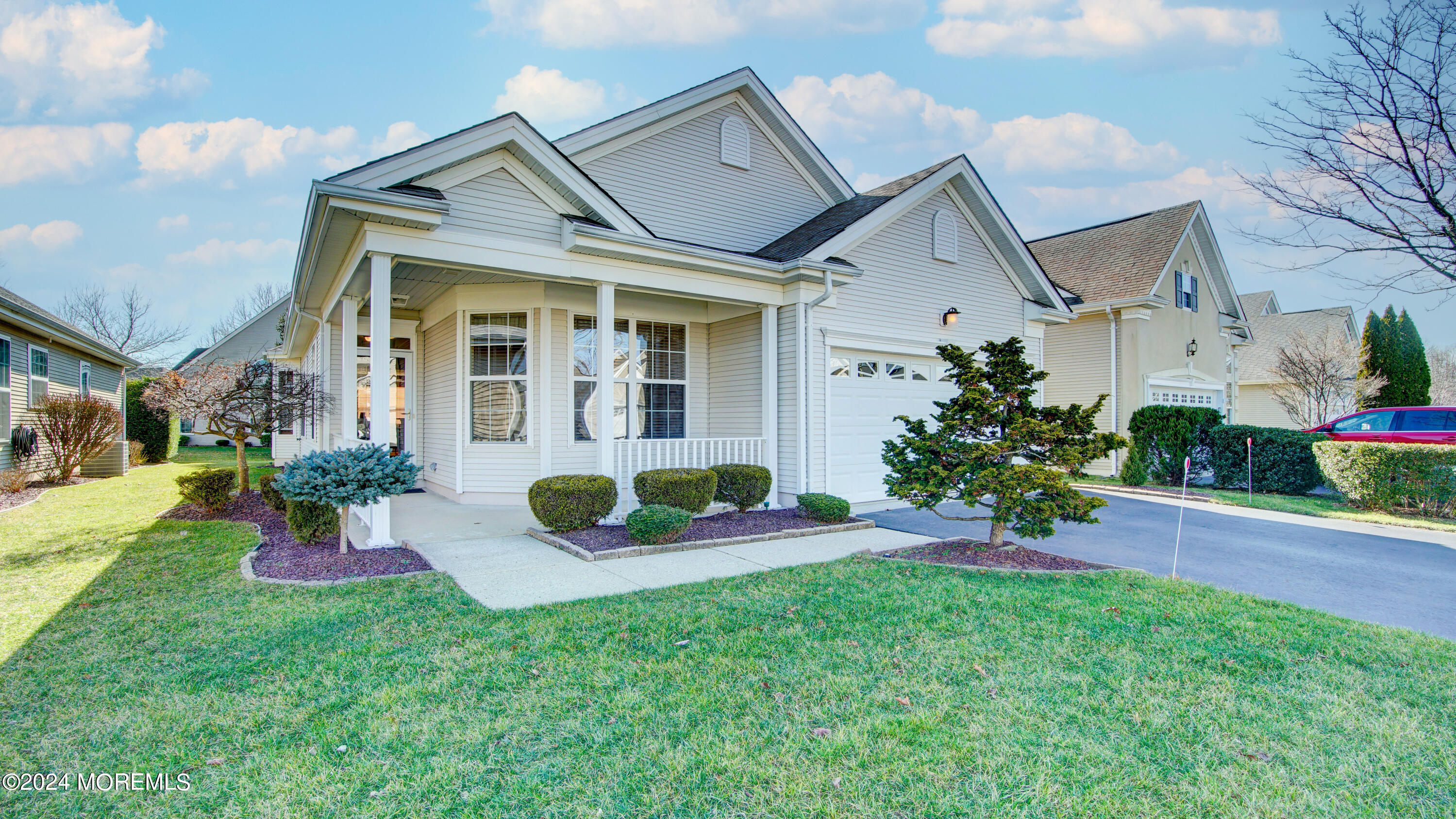 Moss Ln, Jackson, NJ 08527
