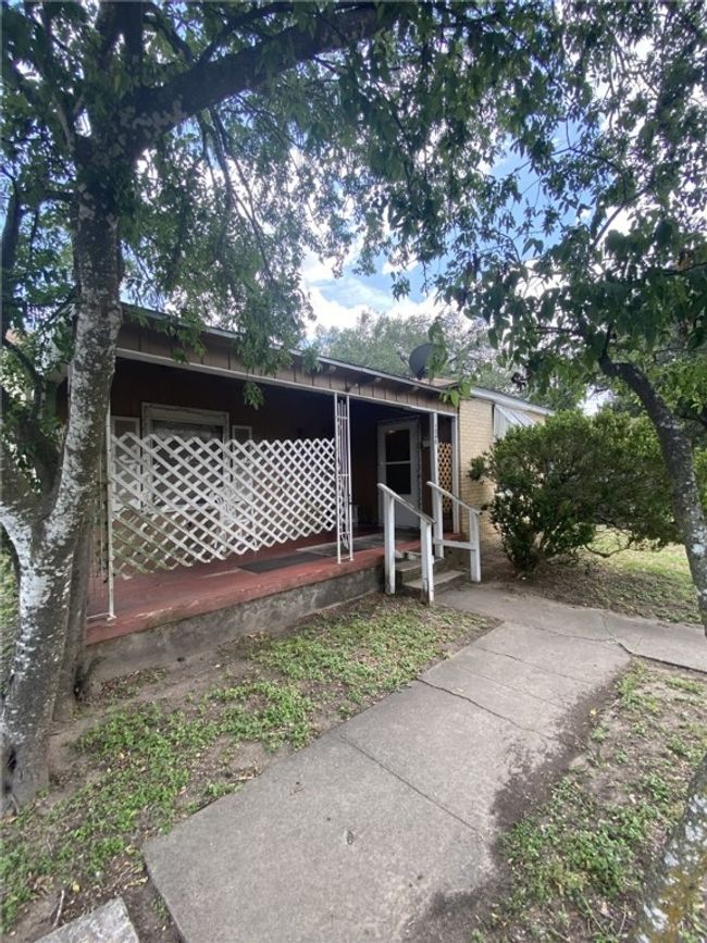 1040 E 5 Th St, House other with 2 bedrooms, 1 bathrooms and 4 parking in Alice TX | Image 14