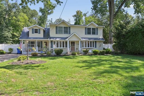 95 Knollwood Drive, Paramus, NJ, 07652 | Card Image