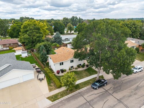 1524 Omaha Drive, Bismarck, ND, 58504 | Card Image