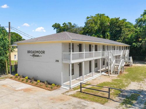 216 Broadmoor Ln, Pensacola, FL, 32507-3910 | Card Image
