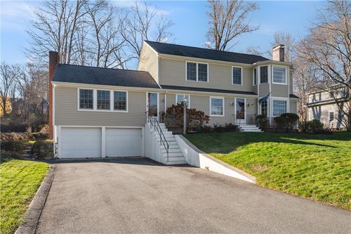 94 Abbott Run Valley Rd, Cumberland, RI, 02864-3262 | Card Image