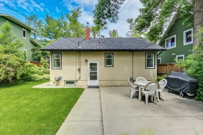 409 12 Avenue Nw, Home with 2 bedrooms, 1 bathrooms and 2 parking in Calgary AB | Image 8