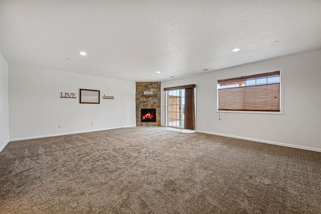 31 Family room_lower.jpg | Image 32