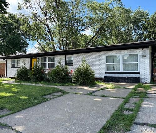 613 Sunnyhill Drive, Belleville, IL, 62223 | Card Image