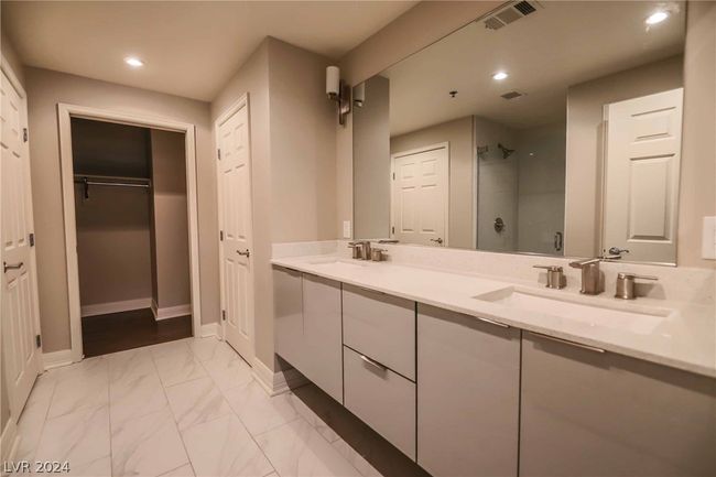 UNIT-1117 - 150 Las Vegas Blvd N, Condo with 3 bedrooms, 3 bathrooms and null parking in Las Vegas NV | Image 8