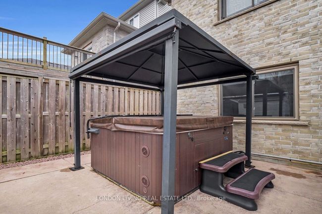 2820 Devon Rd, House other with 4 bedrooms, 3 bathrooms and 4 parking in London ON | Image 39