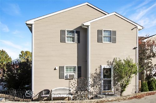 apt-102-231 Maple Ave, Newport, RI, 02840-1070 | Card Image