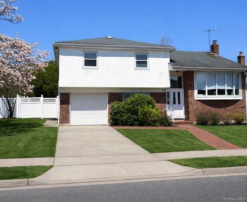 723-B Park Ln, Valley Stream, NY, 11581-3640 | Card Image