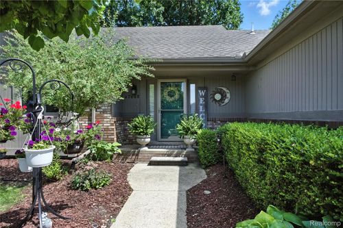47608 Ramblewood Dr, Chesterfield, MI, 48051-3065 | Card Image