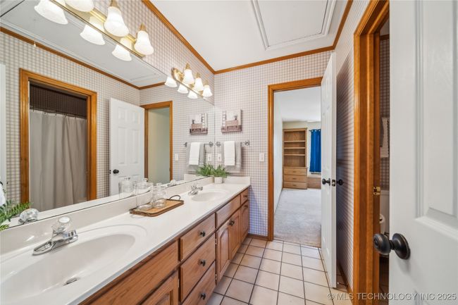 28002 Us 75 Hwy, House other with 4 bedrooms, 4 bathrooms and null parking in Ochelata OK | Image 35