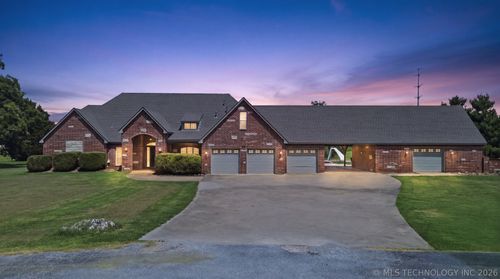 5758 W 41st St, Tulsa, OK, 74107-6002 | Card Image