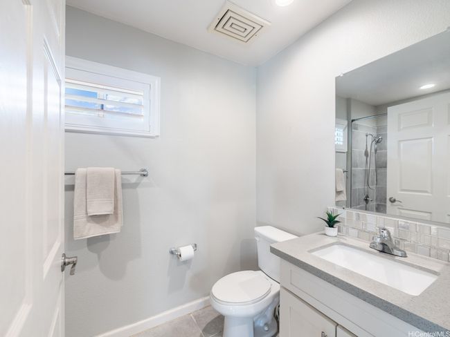 Hall bathroom | Image 13