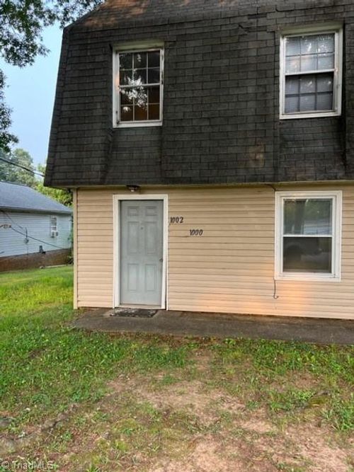 1002 Walnut St, Reidsville, NC, 27320-4940 | Card Image