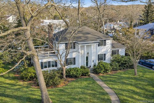 61 Squirrel Hill Road, North Hempstead, NY, 11577 | Card Image