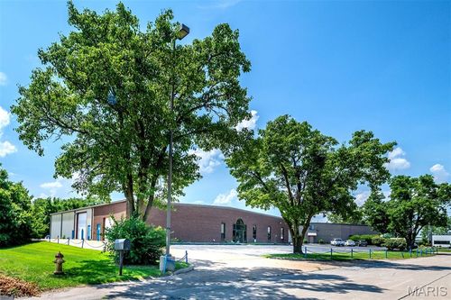 617 Cepi Dr, Chesterfield, MO, 63005-1221 | Card Image